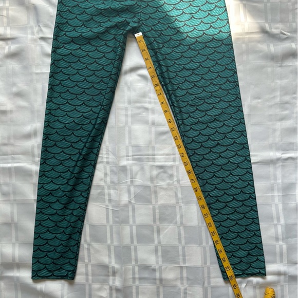 Mermaid Style Green Scale Pattern Leggings - Picture 9 of 12